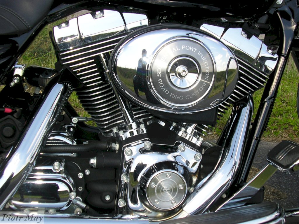 Harley Davidson Road King kontra Kawasaki ZZR1100